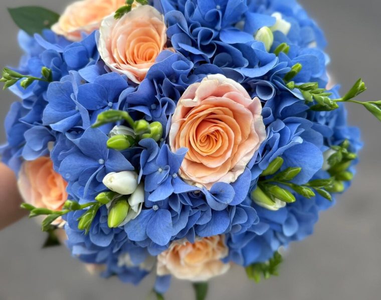 Buchet Safir
